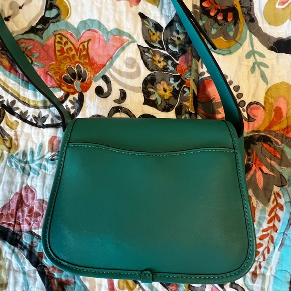 Coach Green Crossbody Bag with Modern Design - Picture 6 of 7